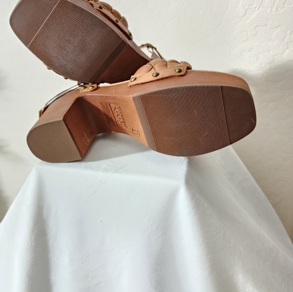 NWT STEVE MADDEN NYC SANDAL - Picture 3 of 6